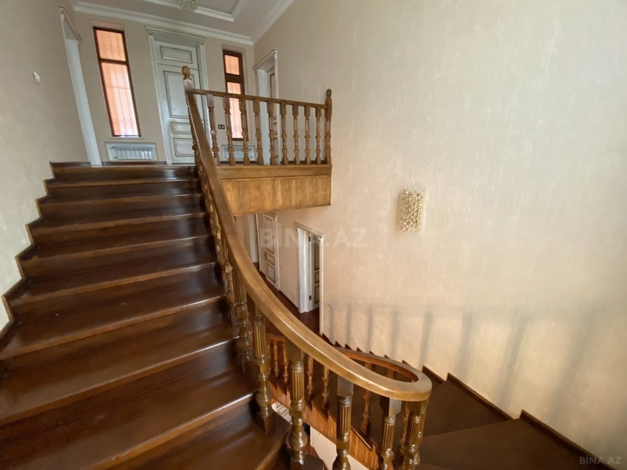 Satılır 7 otaqlı həyət evi 660 m²