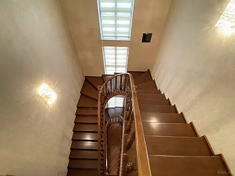 Satılır 7 otaqlı həyət evi 660 m²