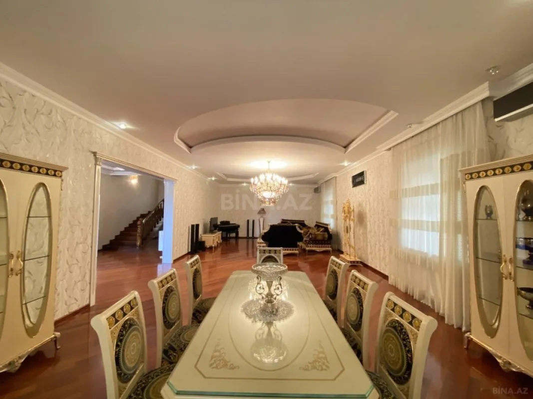 Satılır 7 otaqlı həyət evi 660 m²