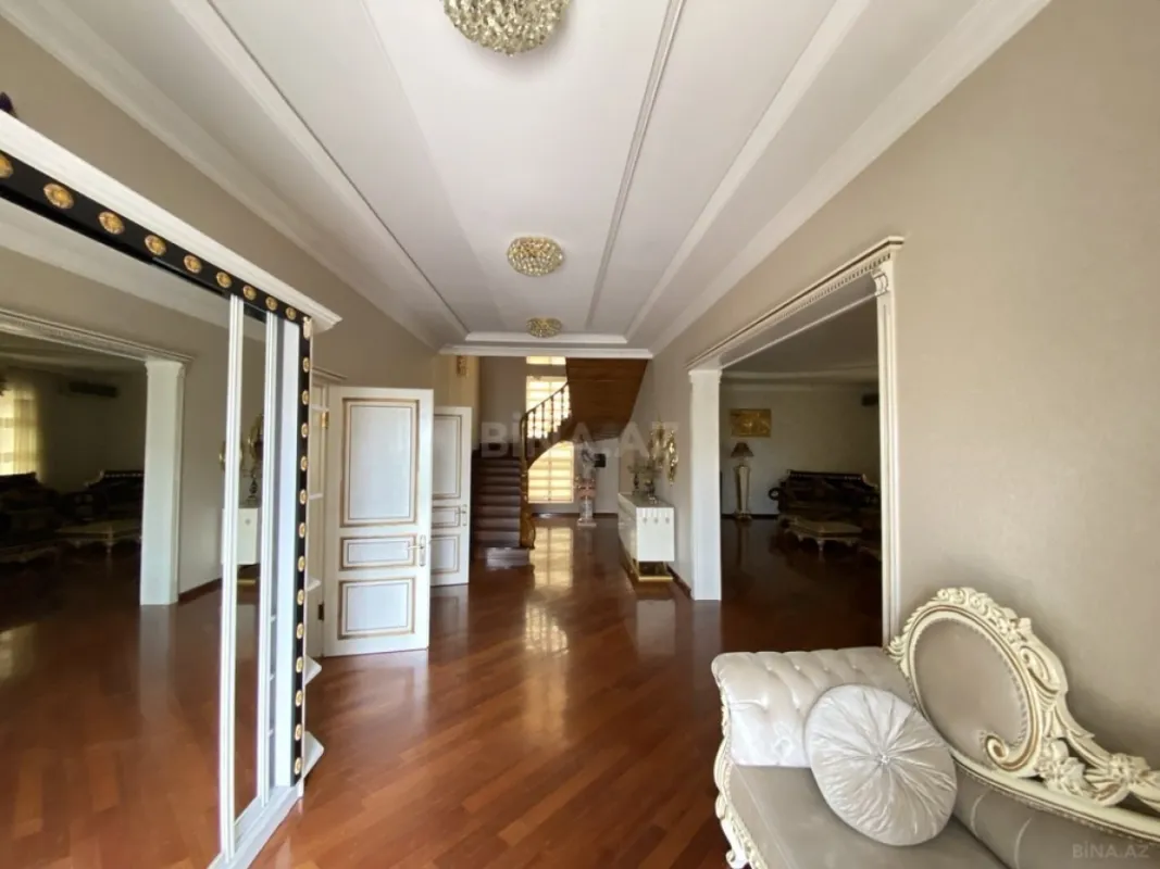 Satılır 7 otaqlı həyət evi 660 m²