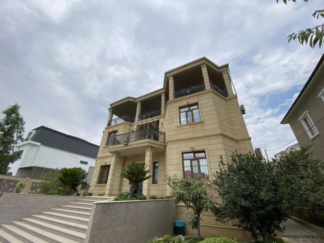 Satılır 7 otaqlı həyət evi 660 m²