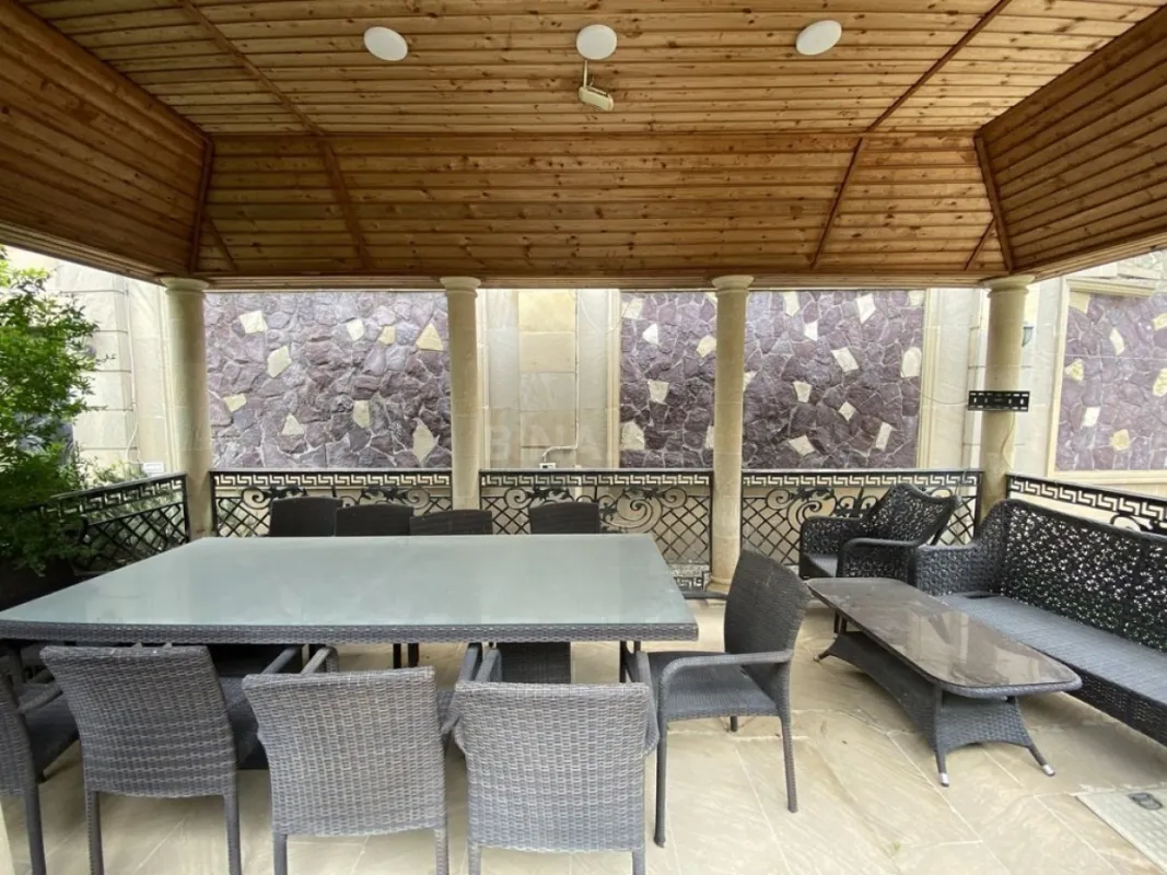 Satılır 7 otaqlı həyət evi 660 m²