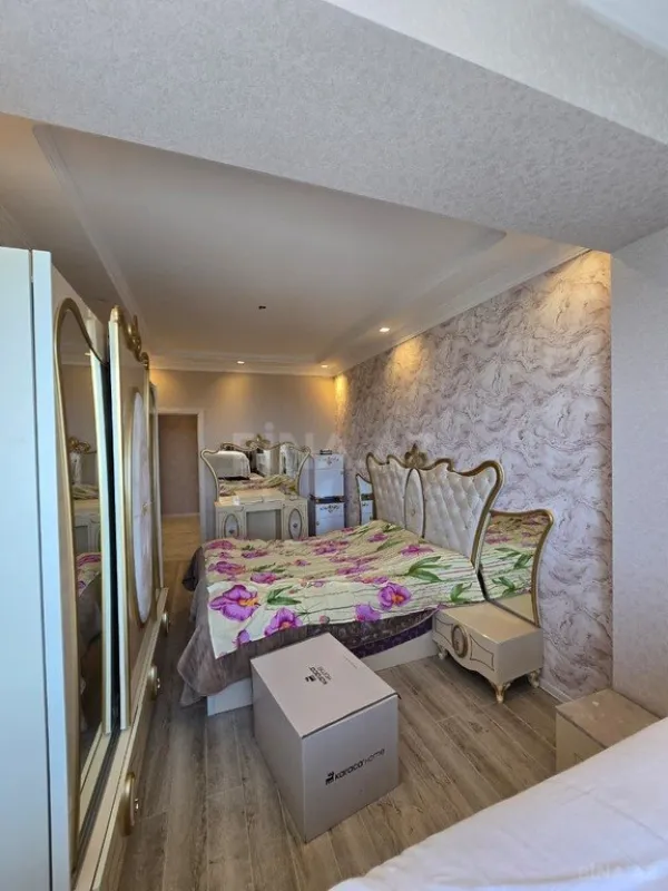 Satılır 3 otaqlı mənzil 103 m²