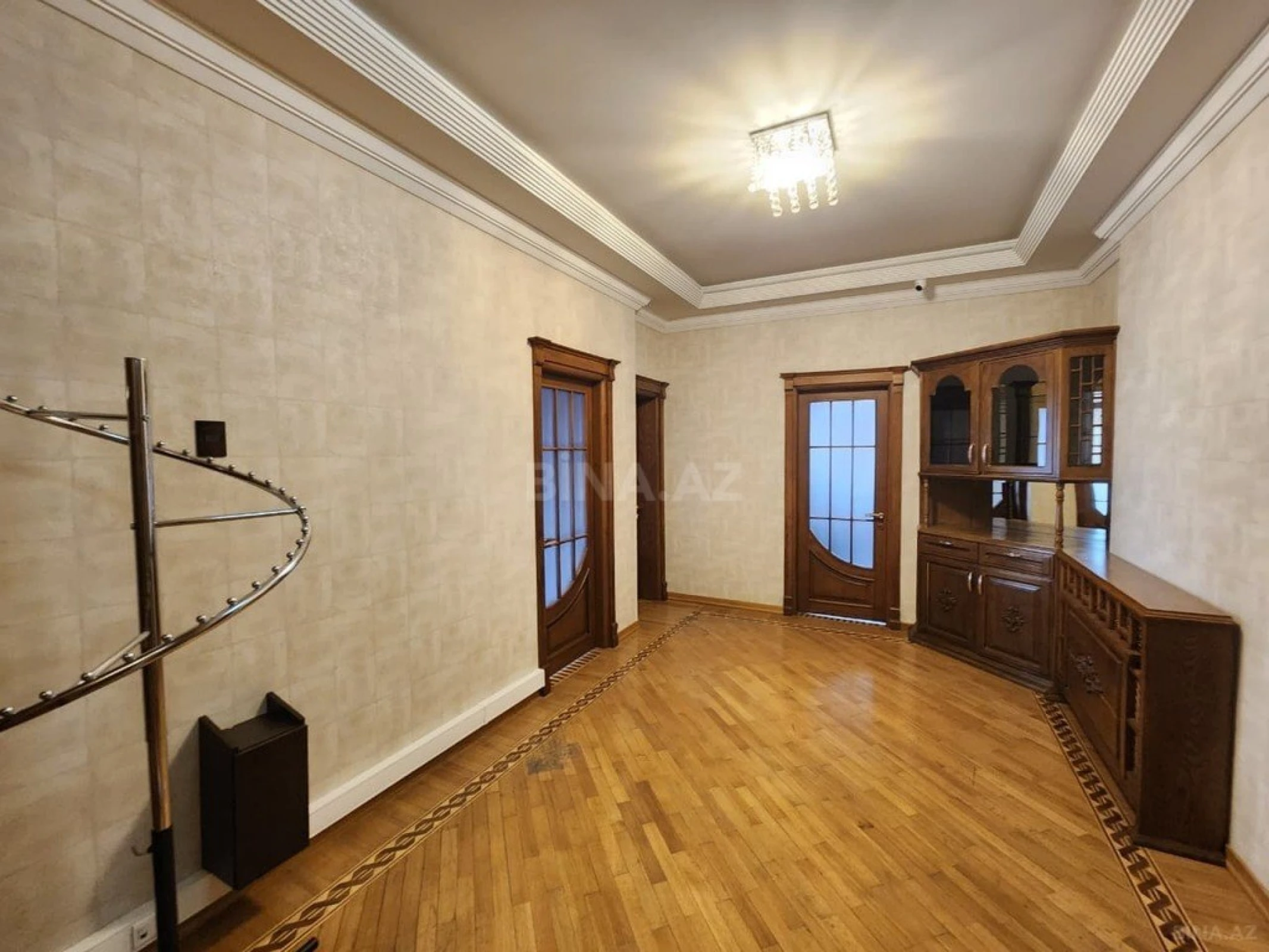 Kirayə verilir 6 otaqlı ofis 350 m²