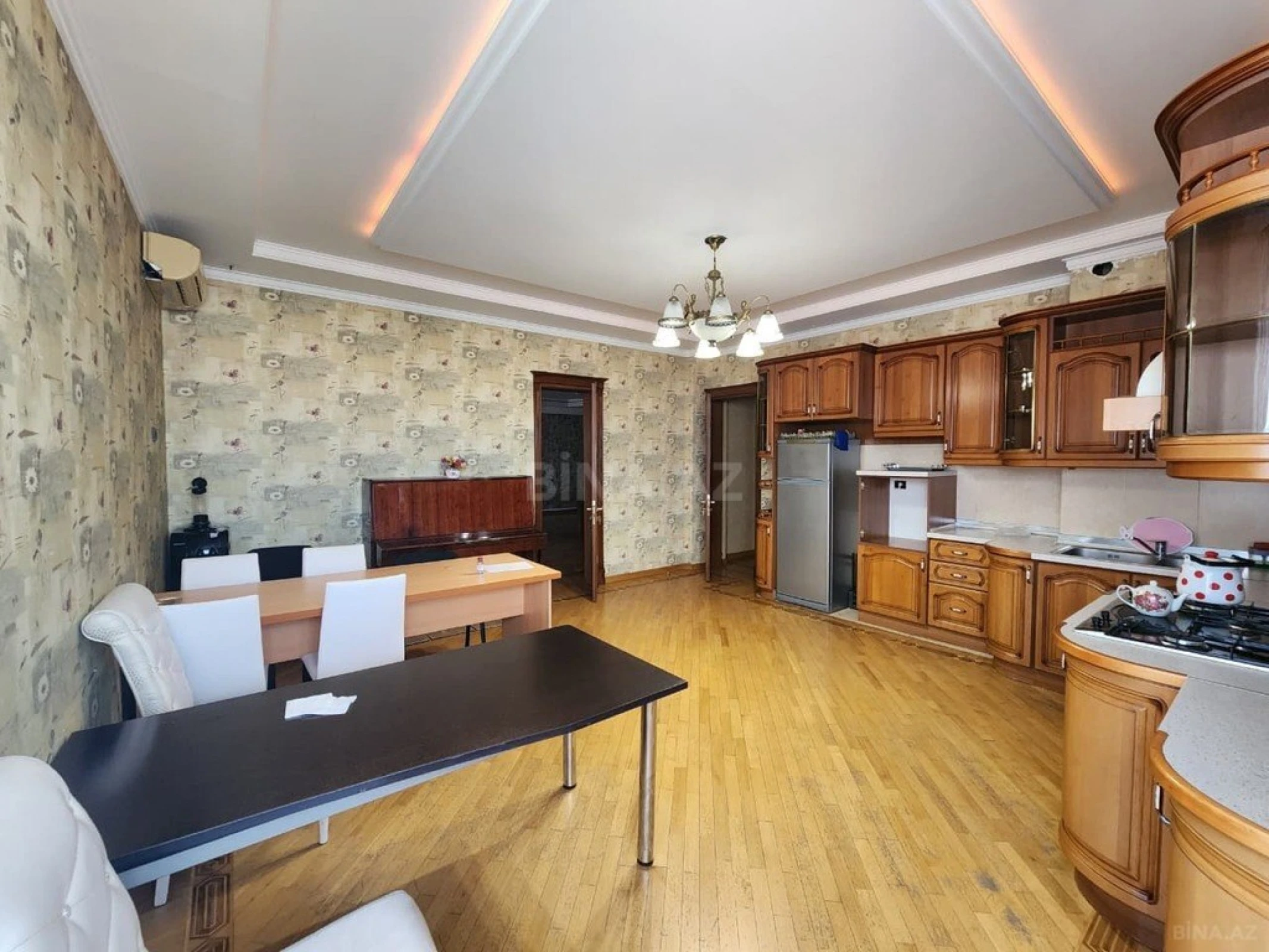 Kirayə verilir 6 otaqlı ofis 350 m²