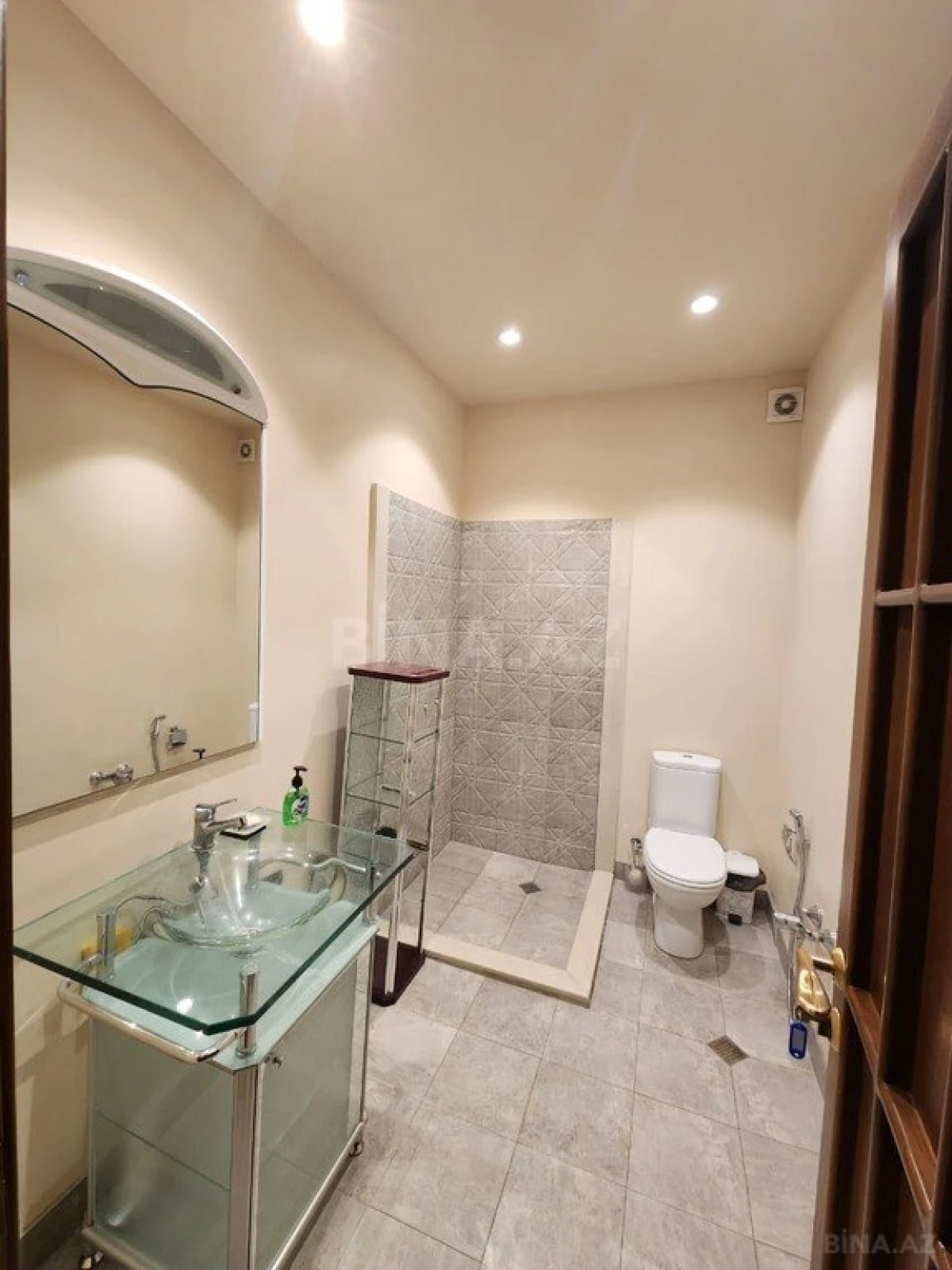 Kirayə verilir 6 otaqlı ofis 350 m²