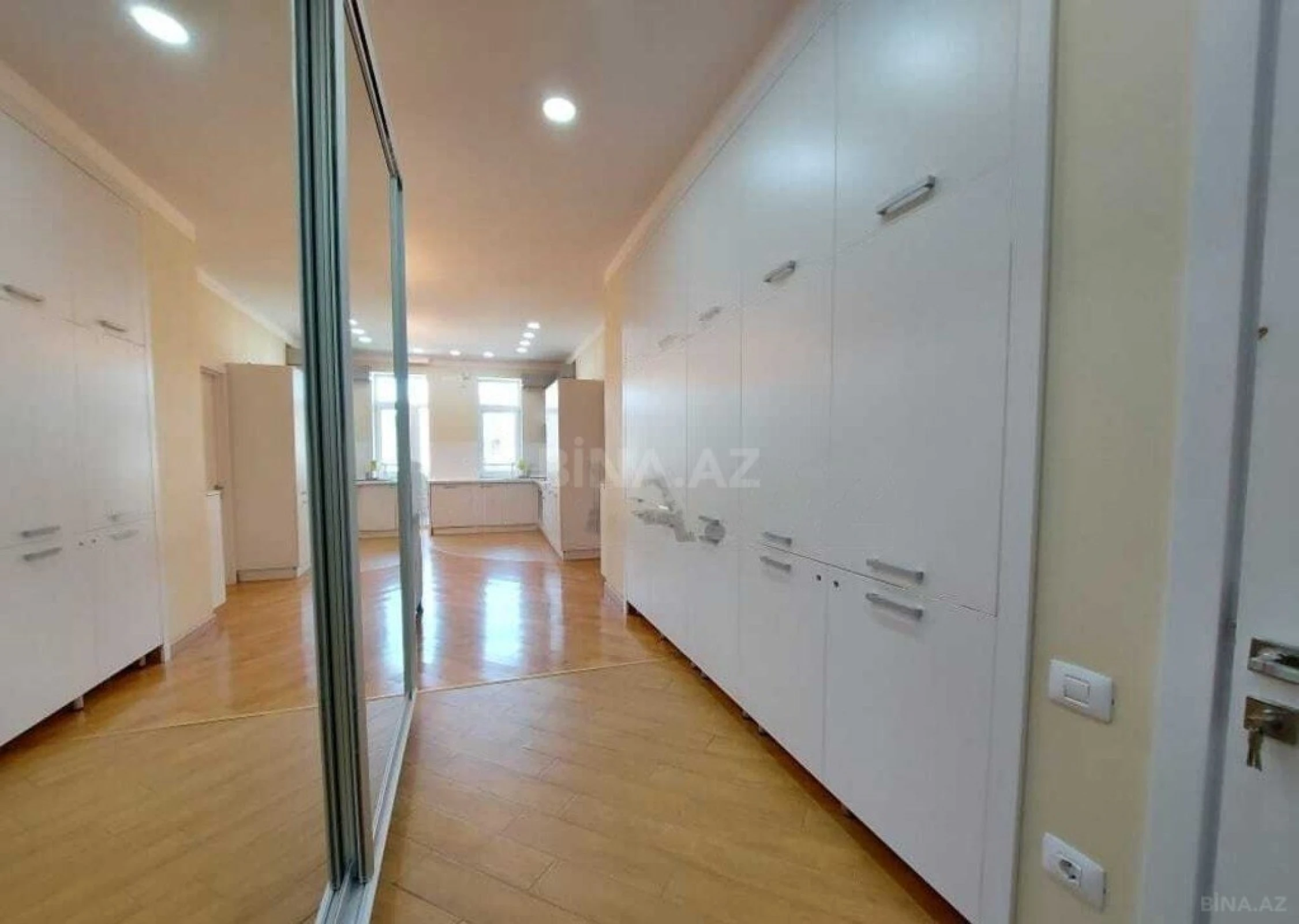 Kirayə verilir 3 otaqlı mənzil 120 m²
