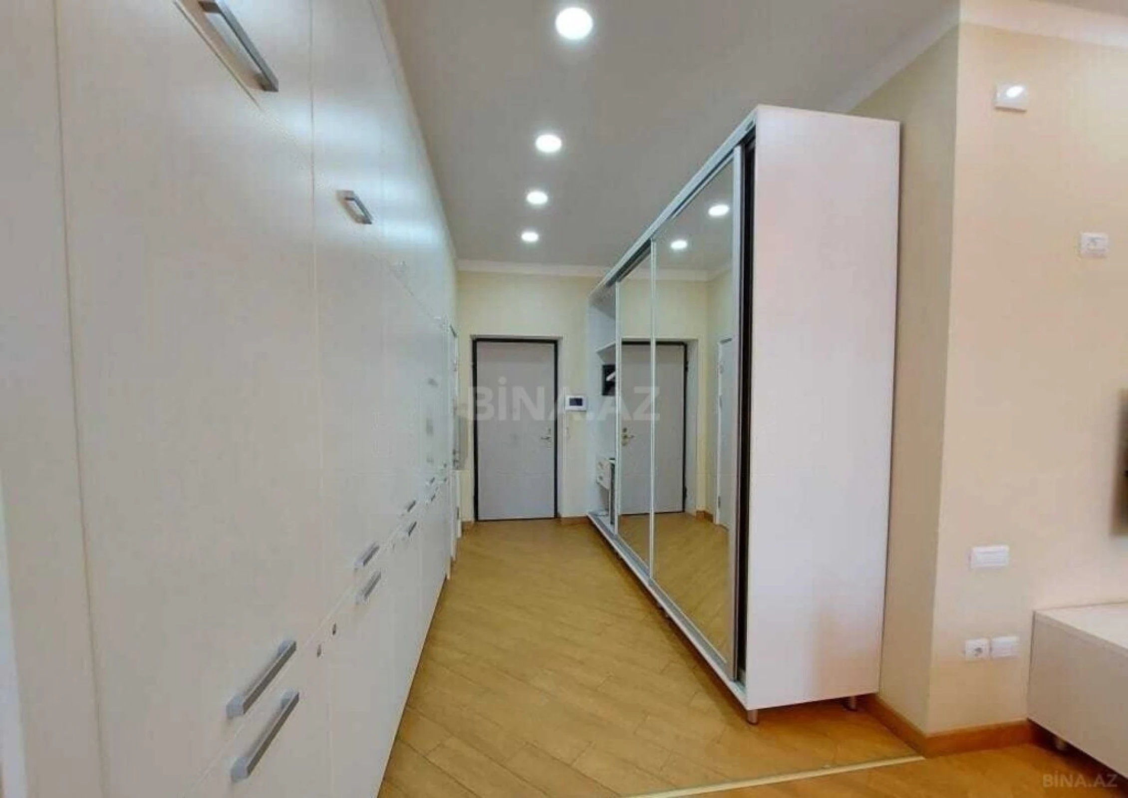 Kirayə verilir 3 otaqlı mənzil 120 m²