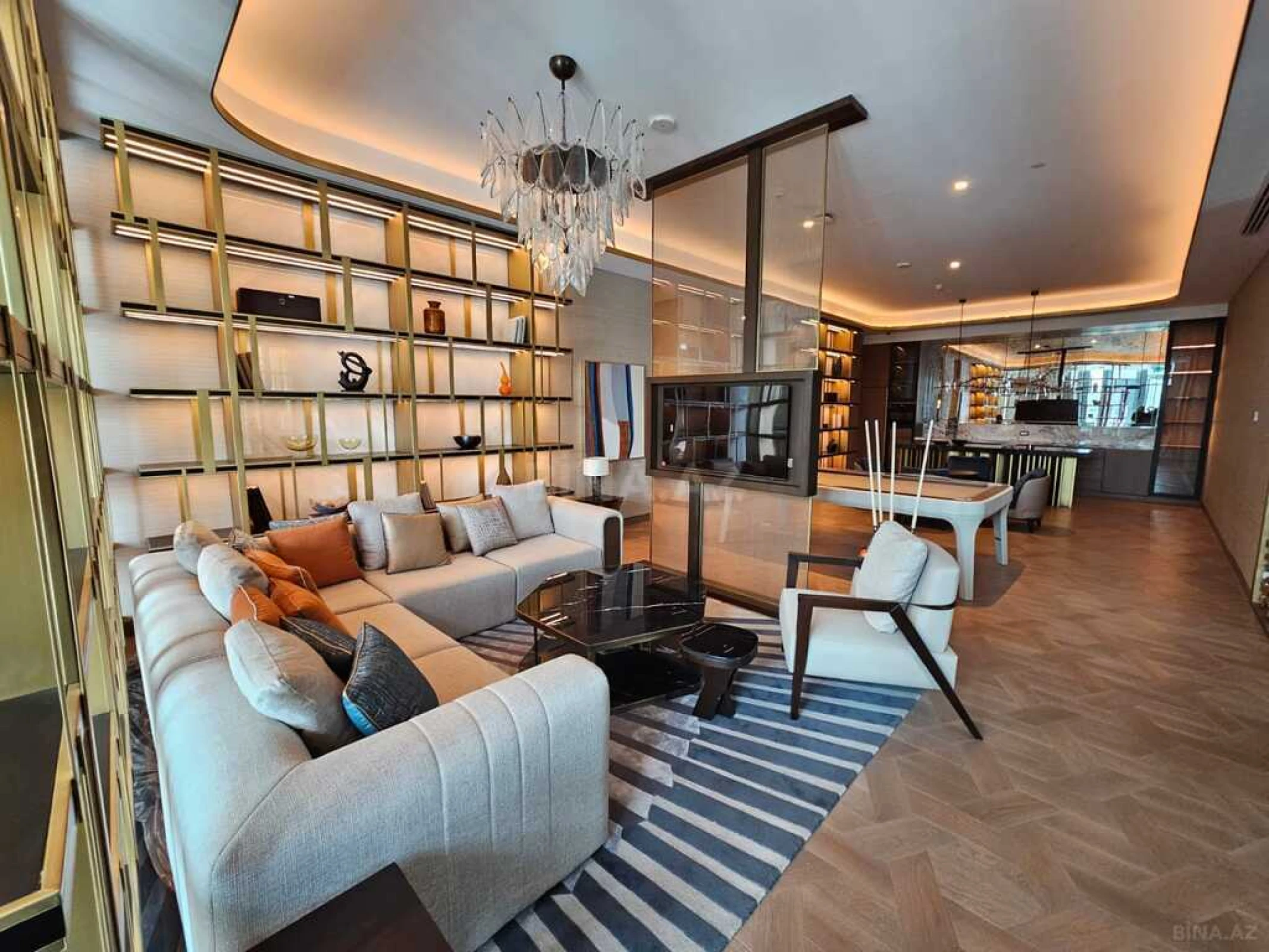 Satılır 4 otaqlı mənzil 165 m²