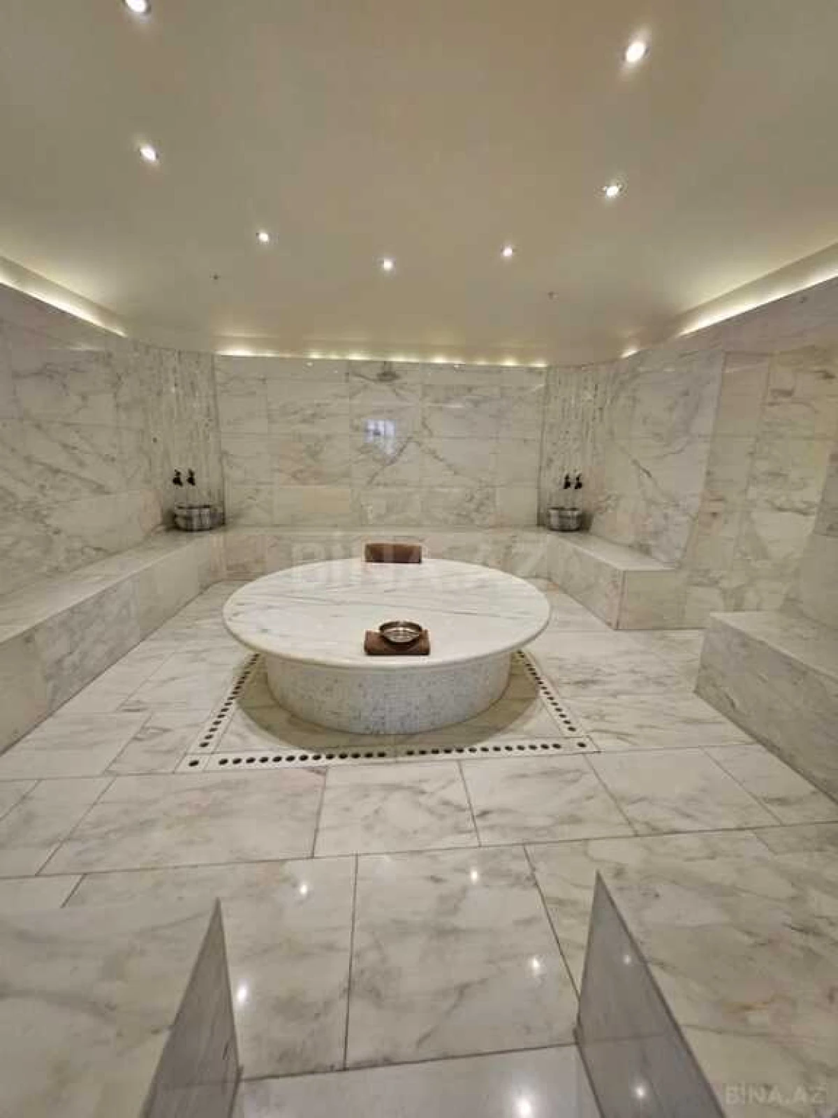 Satılır 4 otaqlı mənzil 165 m²