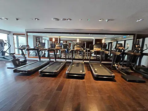 Satılır 4 otaqlı mənzil 165 m²