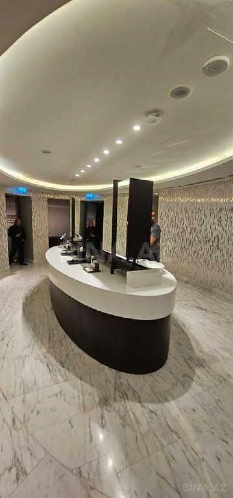 Satılır 4 otaqlı mənzil 165 m²