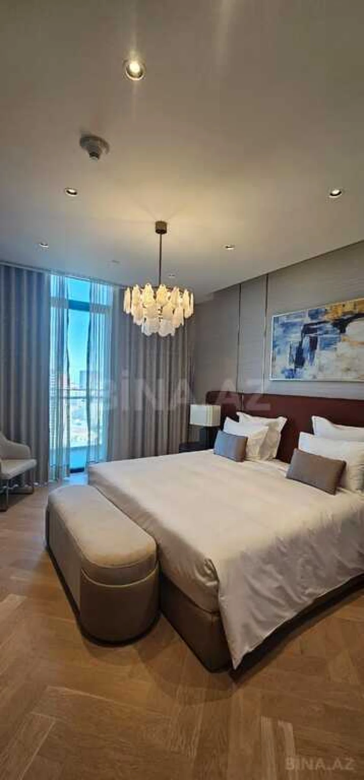 Satılır 4 otaqlı mənzil 165 m²