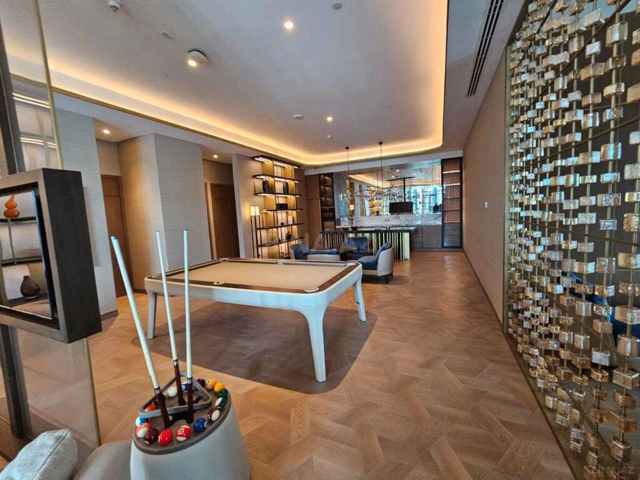 Satılır 4 otaqlı mənzil 165 m²