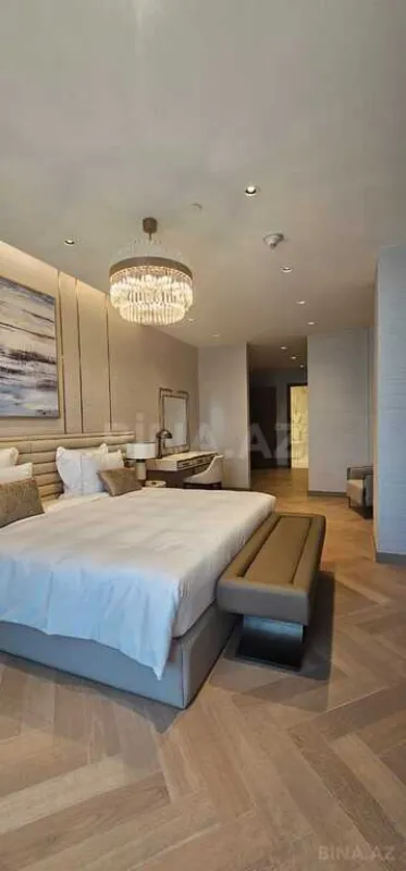 Satılır 4 otaqlı mənzil 165 m²