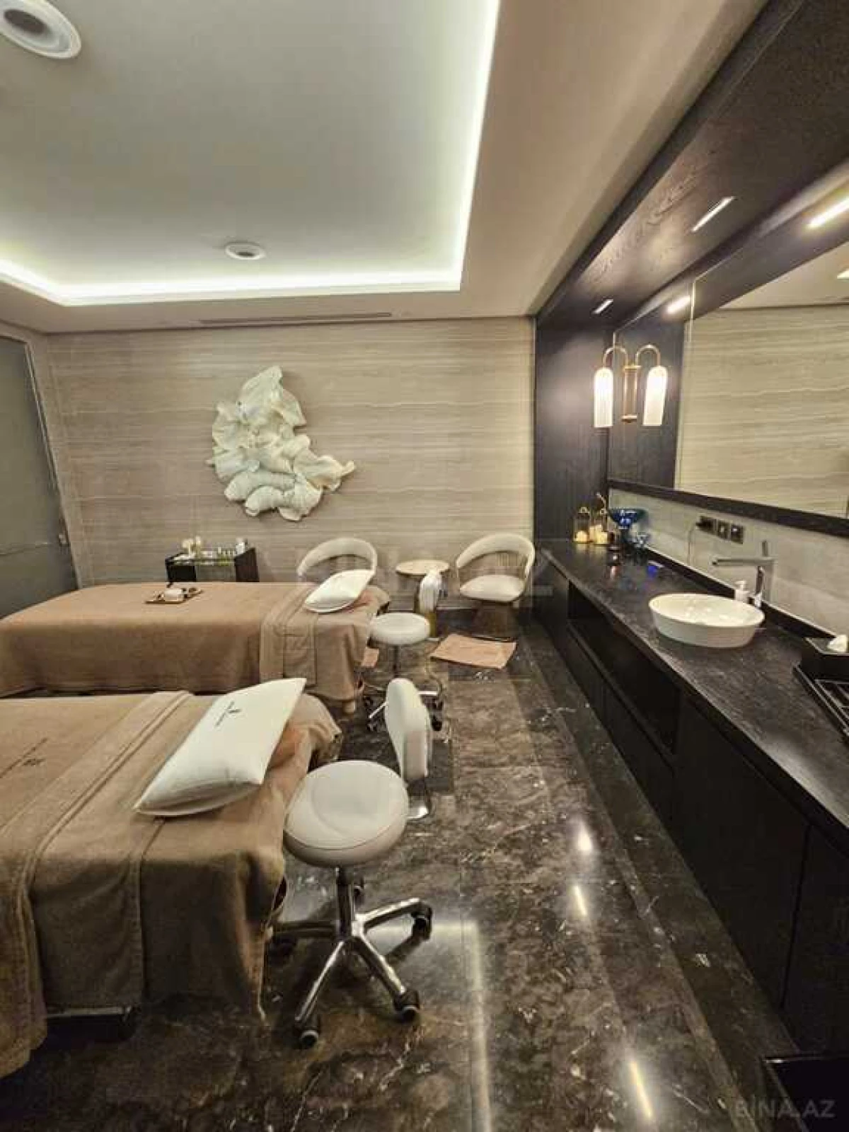 Satılır 4 otaqlı mənzil 165 m²