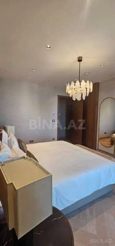 Satılır 4 otaqlı mənzil 165 m²