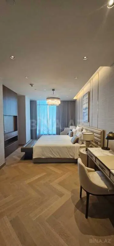 Satılır 4 otaqlı mənzil 165 m²