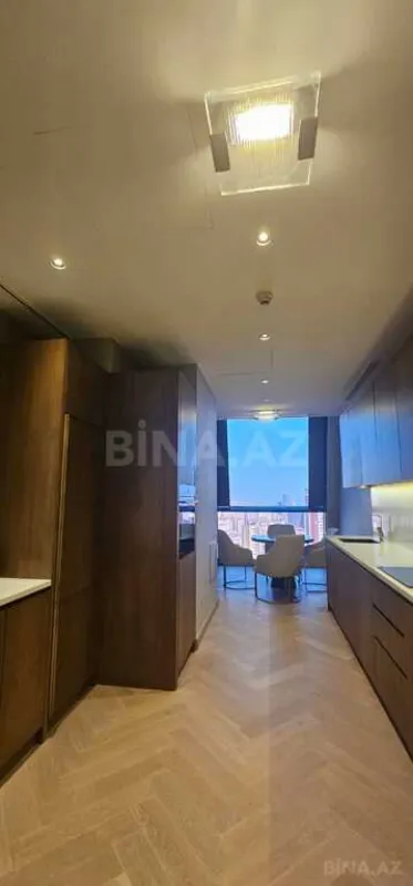 Satılır 4 otaqlı mənzil 165 m²