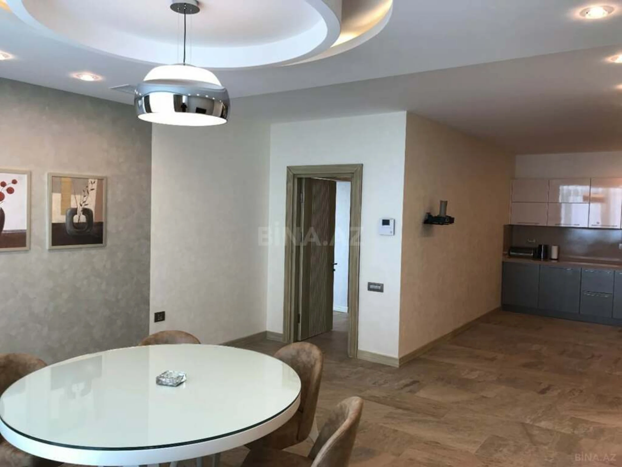 Kirayə verilir 4 otaqlı mənzil 365 m²