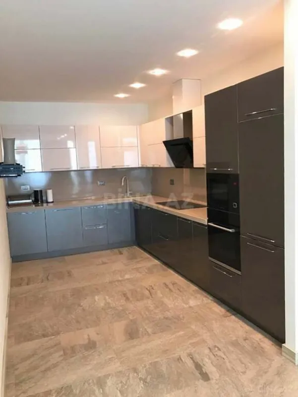 Kirayə verilir 4 otaqlı mənzil 365 m²
