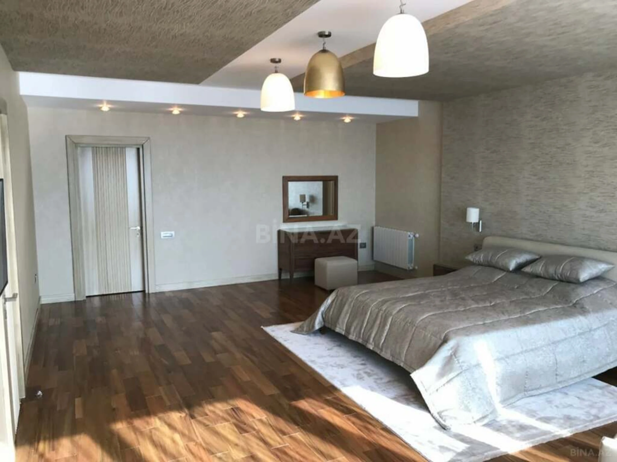 Kirayə verilir 4 otaqlı mənzil 365 m²