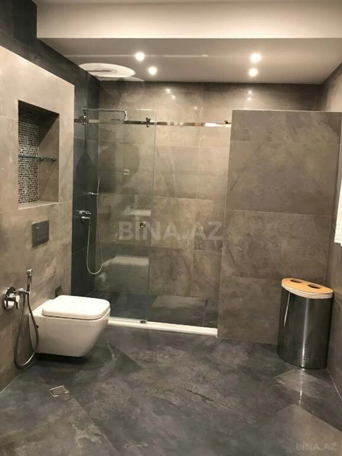 Kirayə verilir 4 otaqlı mənzil 365 m²