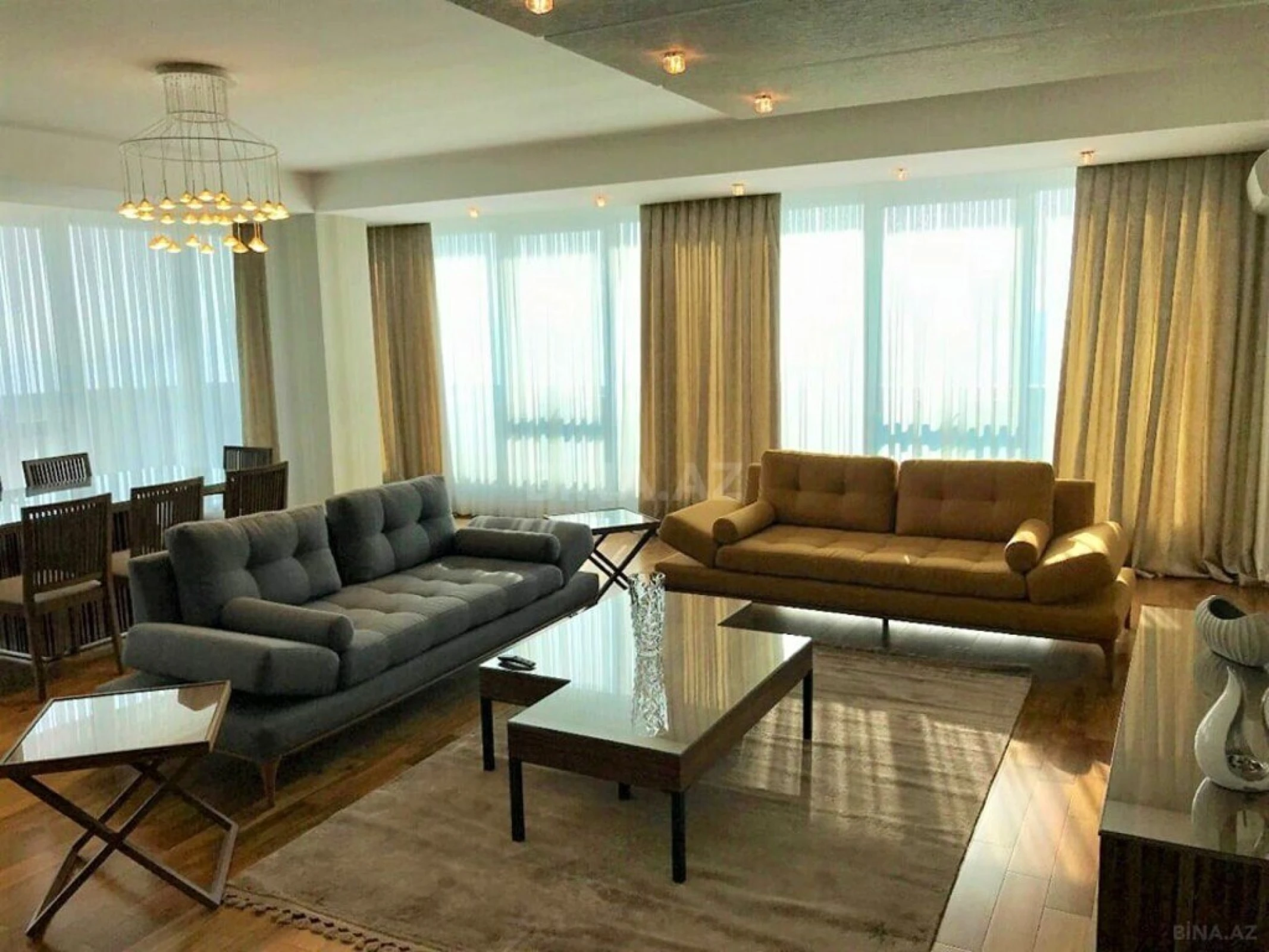 Kirayə verilir 4 otaqlı mənzil 365 m²