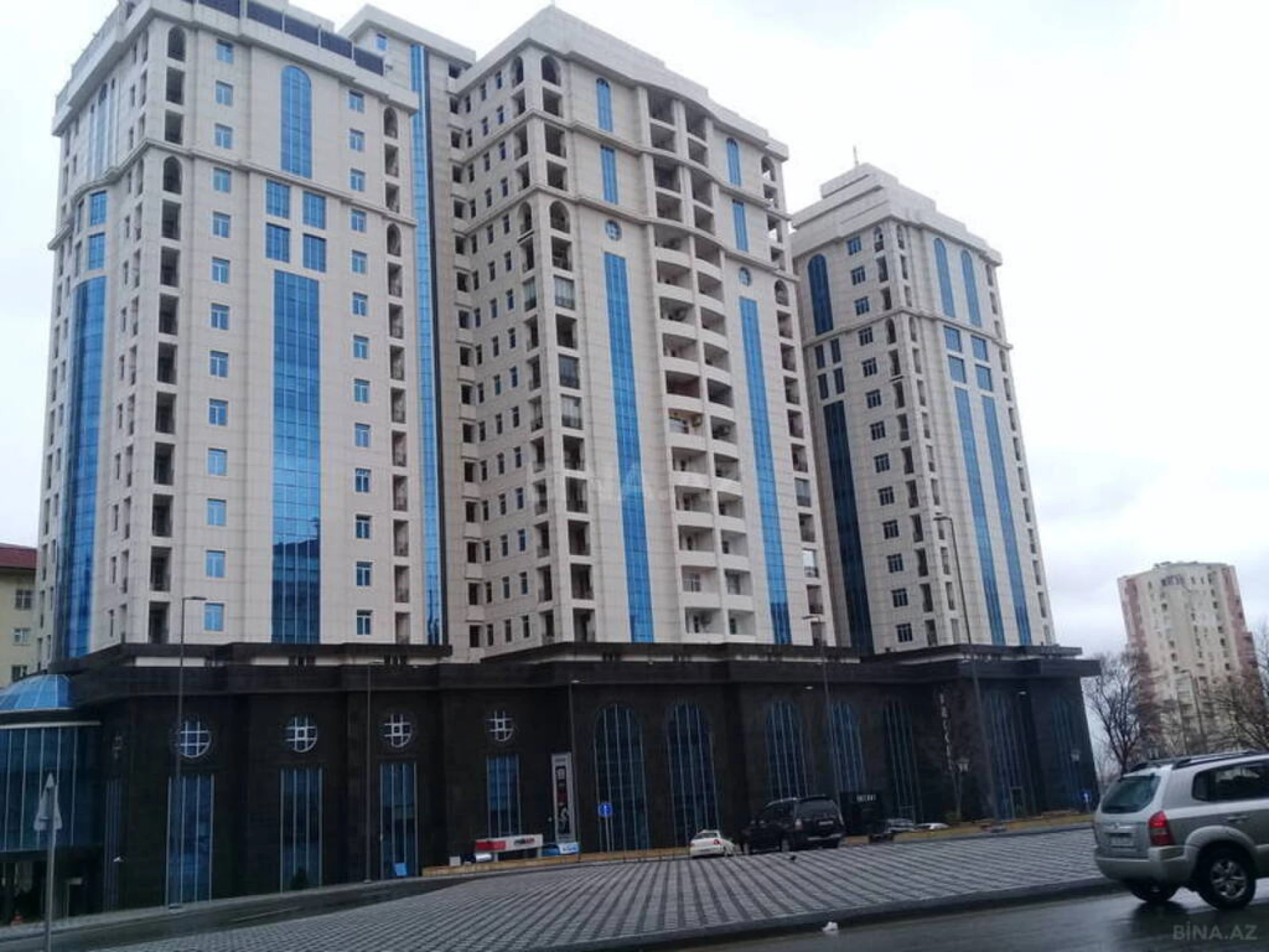 Satılır 4 otaqlı mənzil 170 m²
