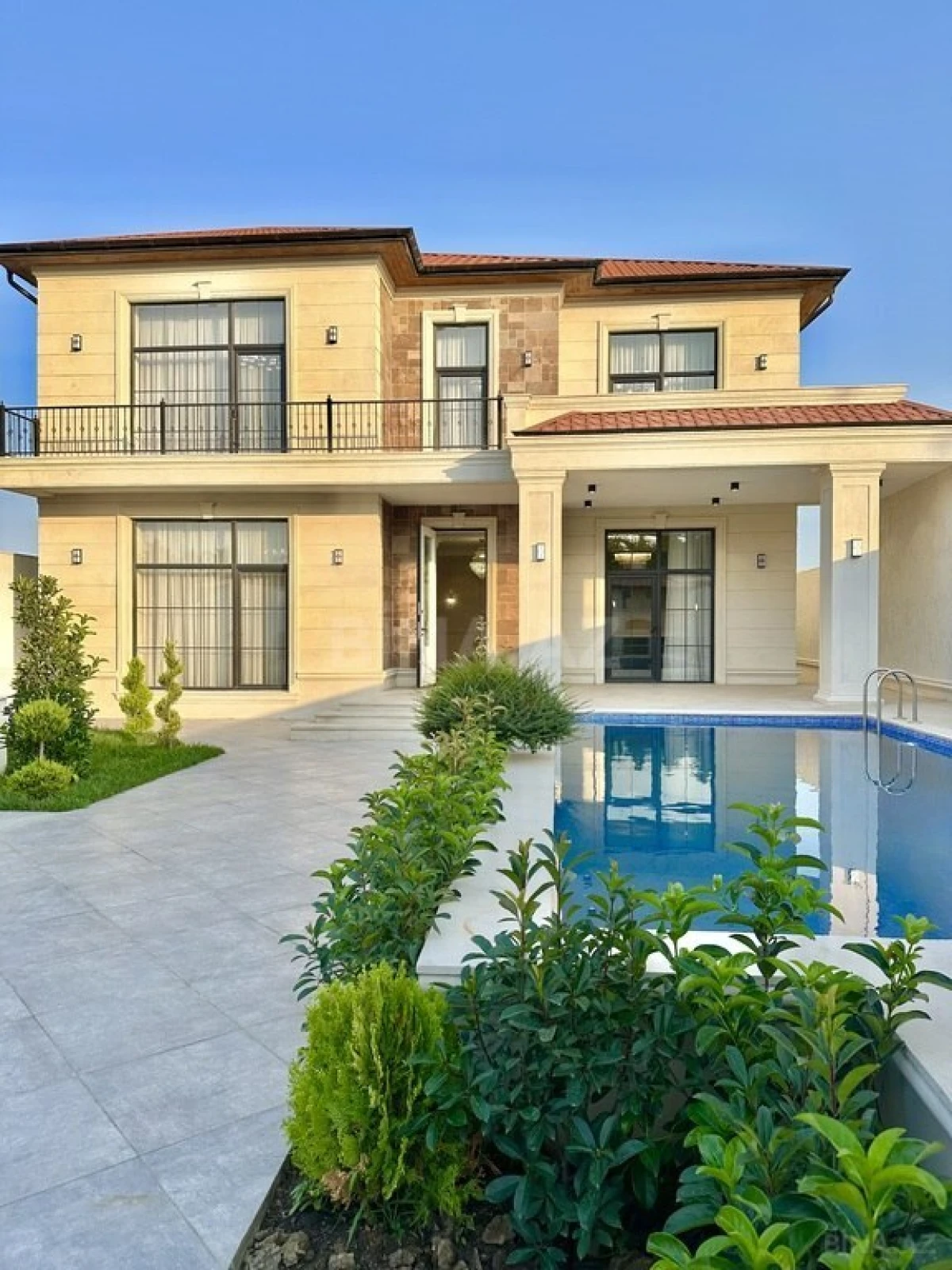 Satılır 6 otaqlı həyət evi 350 m²