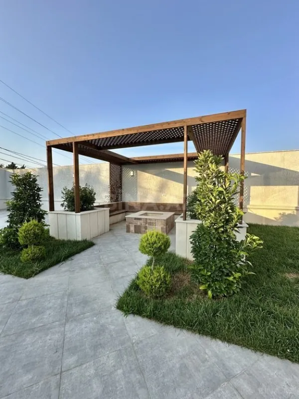 Satılır 6 otaqlı həyət evi 350 m²