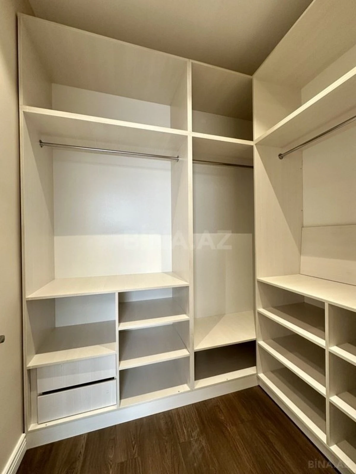 Satılır 6 otaqlı həyət evi 350 m²