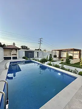 Satılır 6 otaqlı həyət evi 350 m²