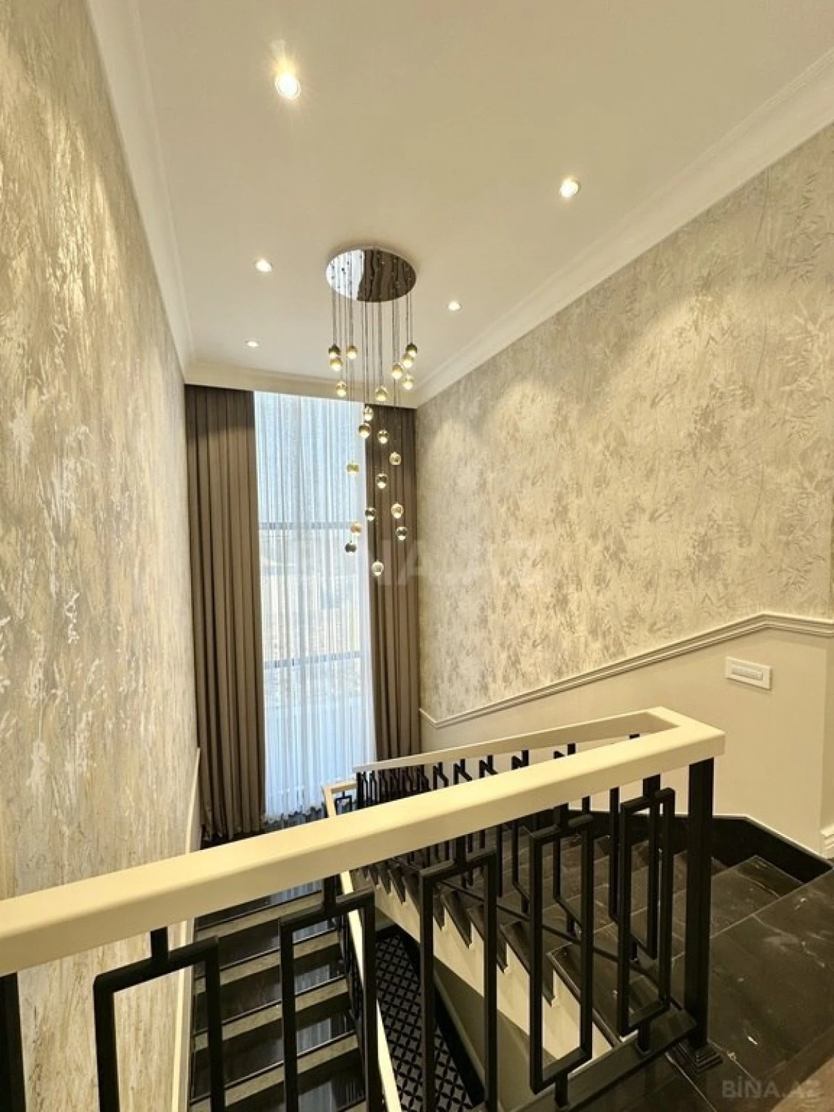 Satılır 6 otaqlı həyət evi 350 m²