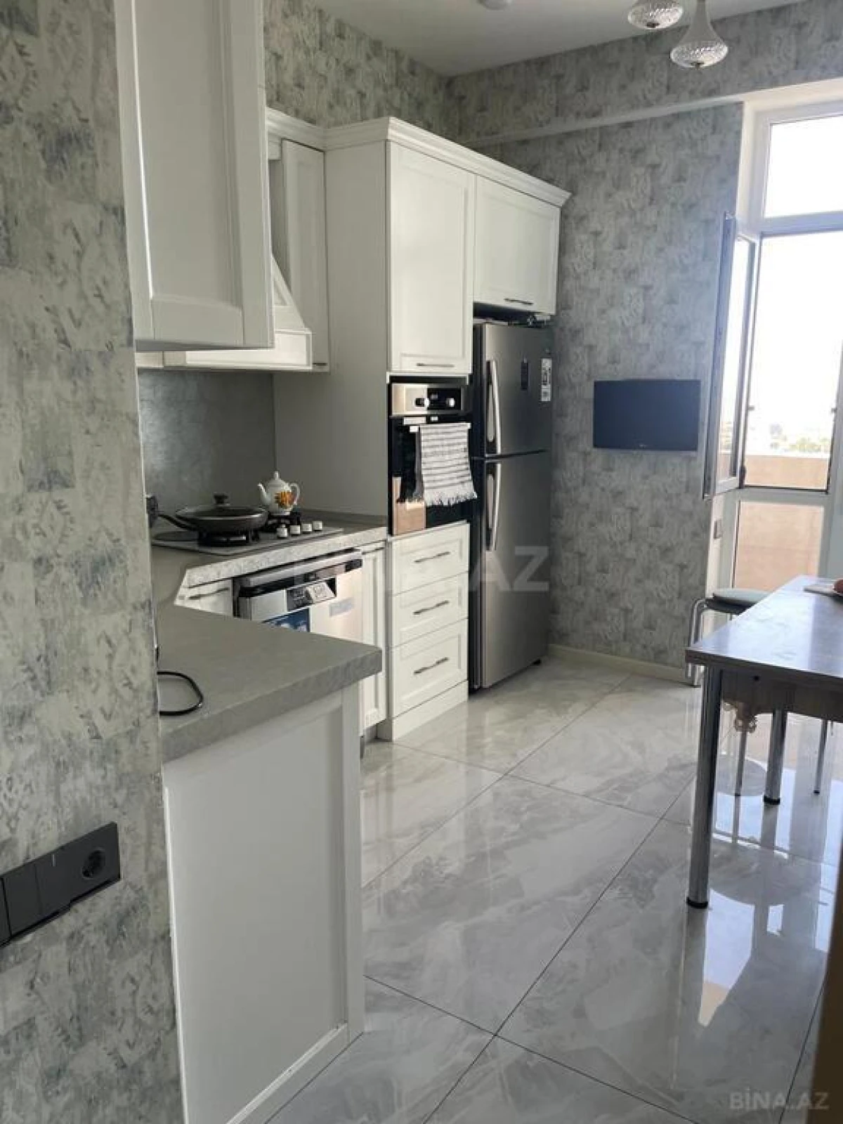 Satılır 3 otaqlı mənzil 108 m²