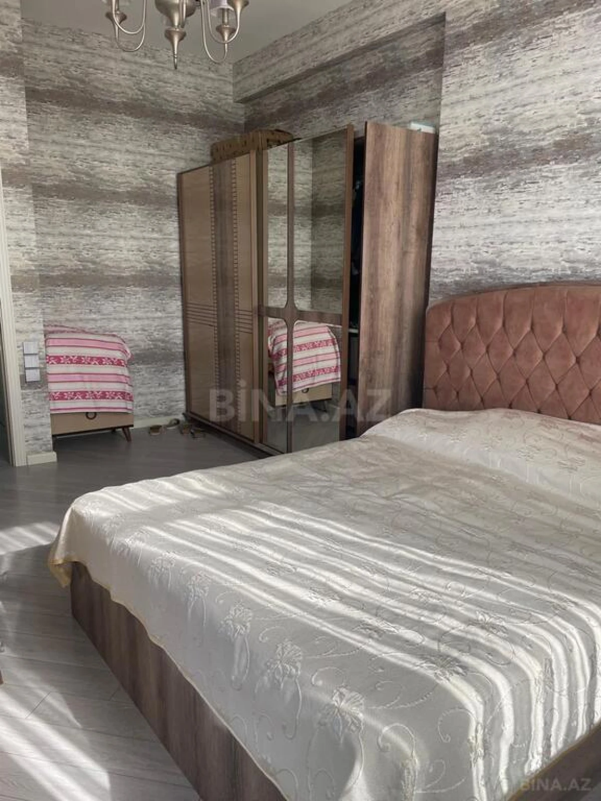 Satılır 3 otaqlı mənzil 108 m²