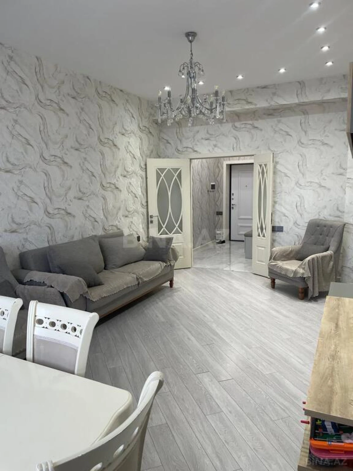 Satılır 3 otaqlı mənzil 108 m²