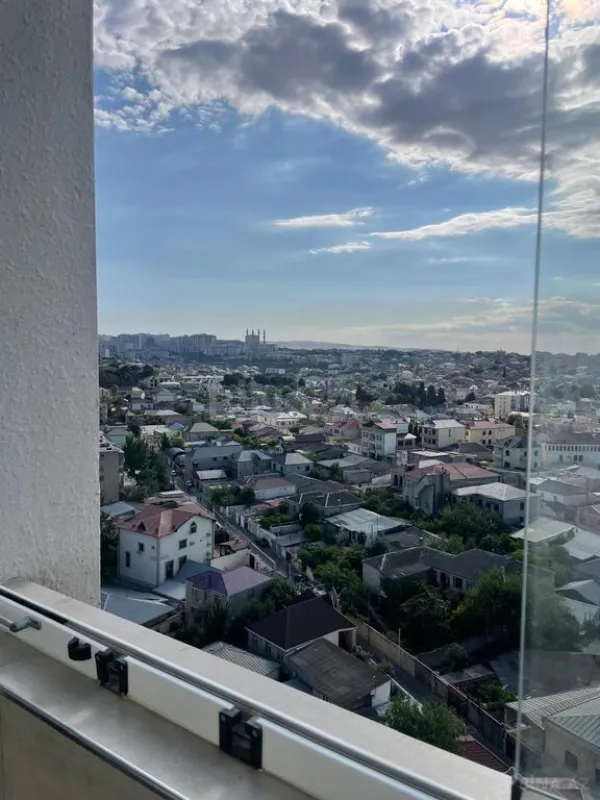 Satılır 3 otaqlı mənzil 108 m²