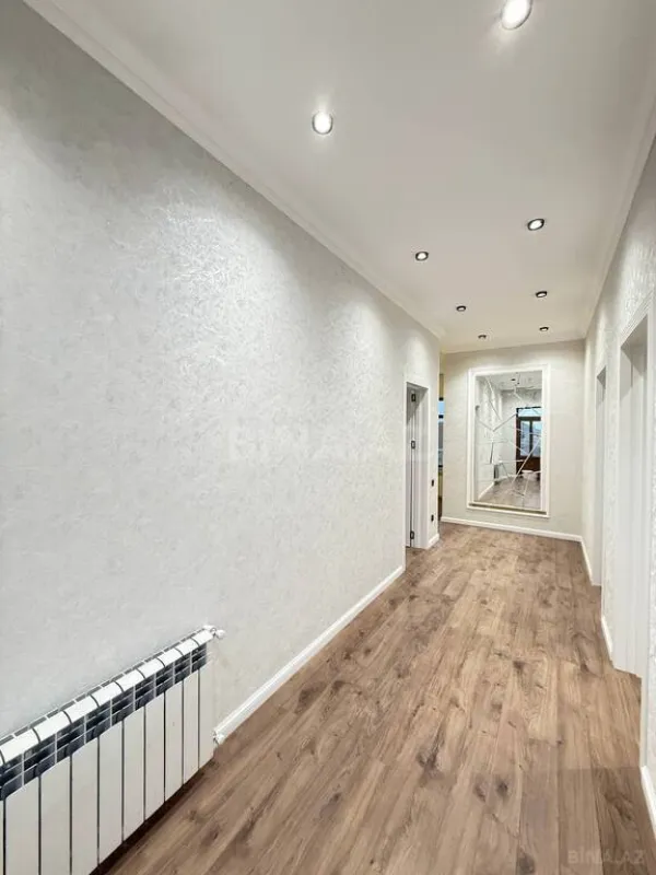 Satılır 5 otaqlı həyət evi 285 m²