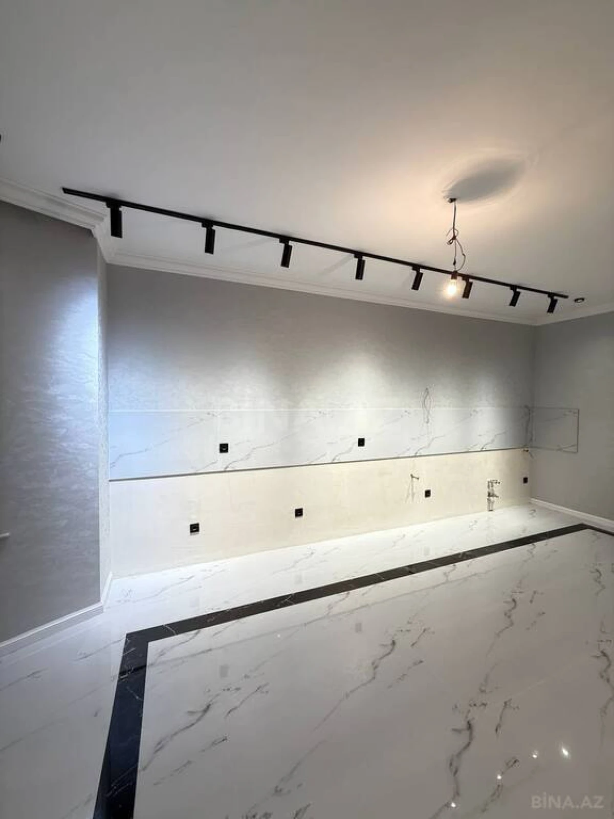 Satılır 5 otaqlı həyət evi 285 m²