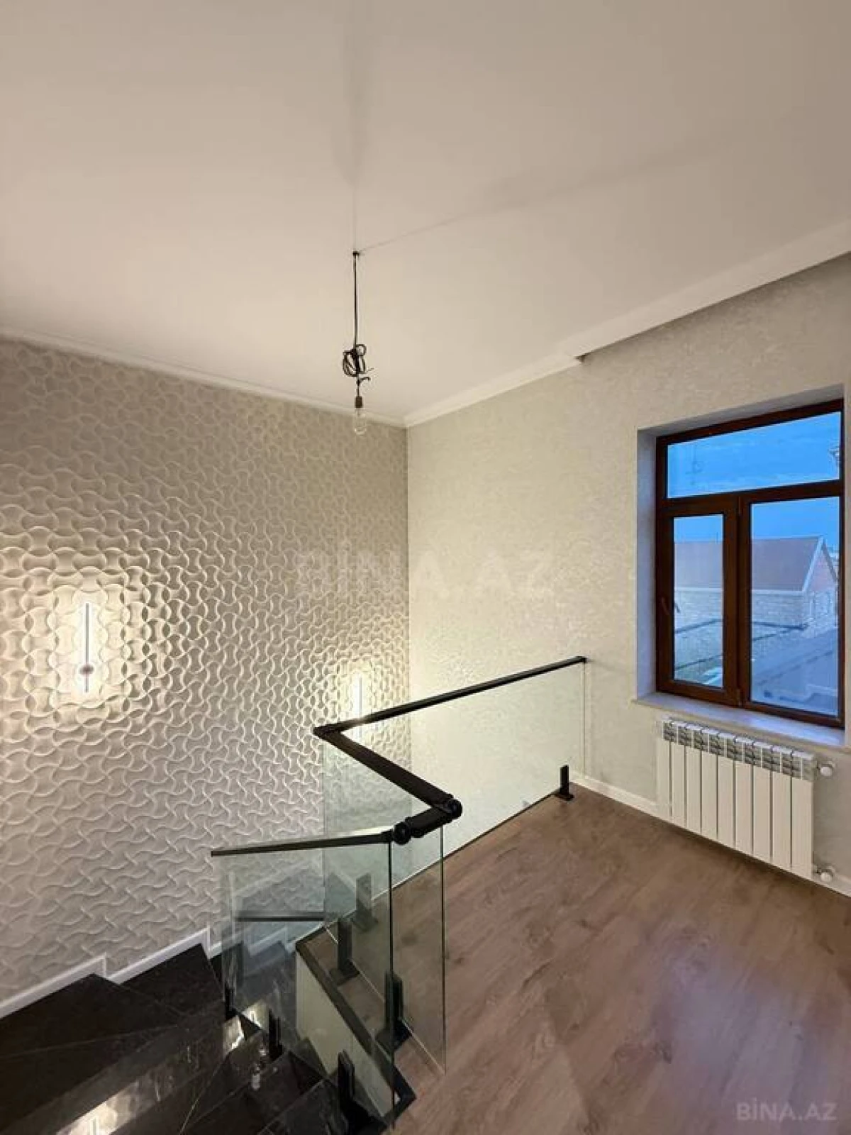 Satılır 5 otaqlı həyət evi 285 m²