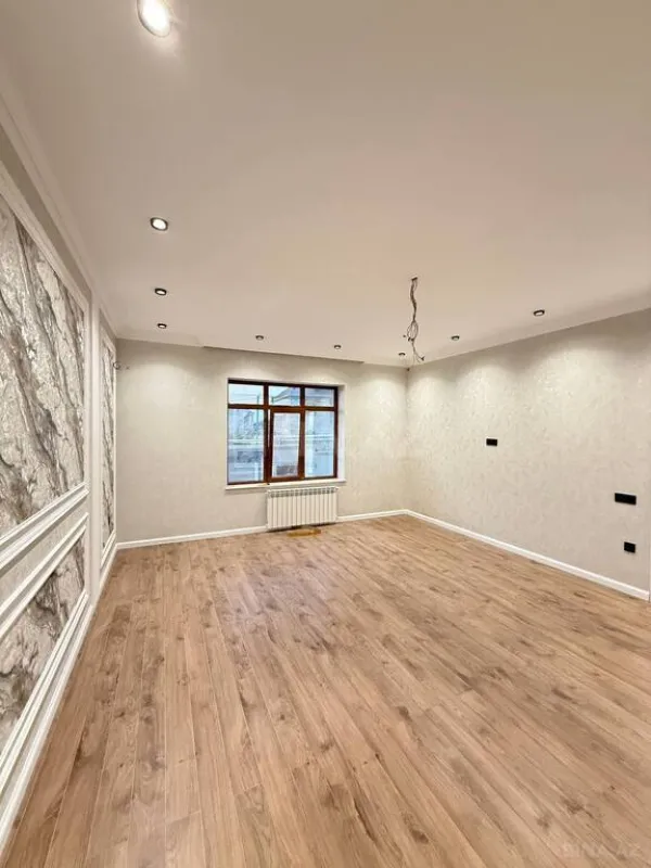 Satılır 5 otaqlı həyət evi 285 m²