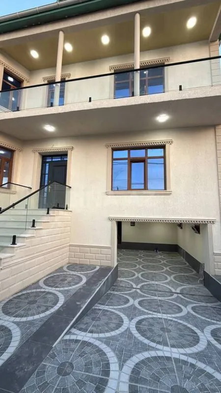 Satılır 5 otaqlı həyət evi 285 m²