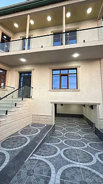 Satılır 5 otaqlı həyət evi 285 m²