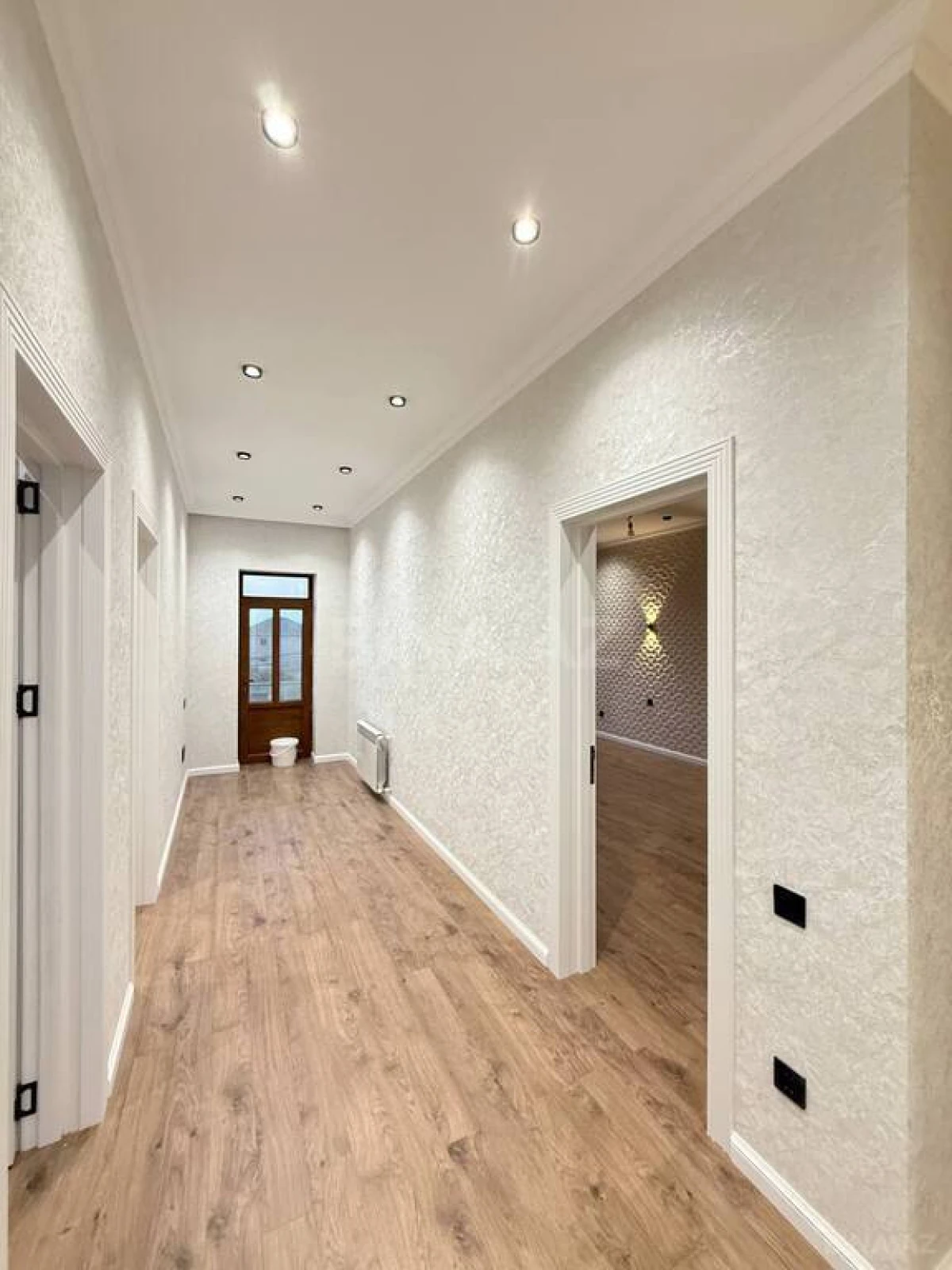 Satılır 5 otaqlı həyət evi 285 m²