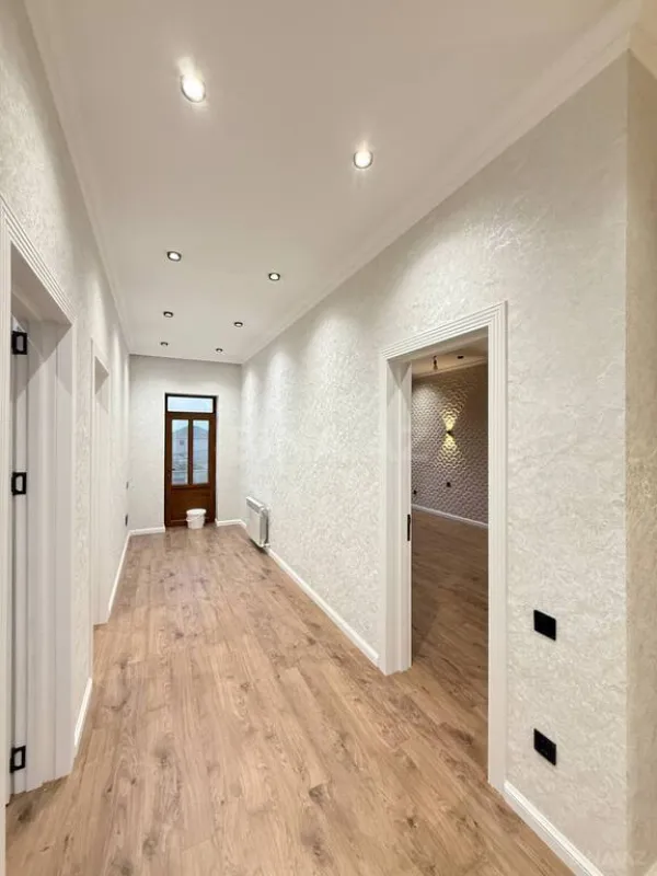 Satılır 5 otaqlı həyət evi 285 m²
