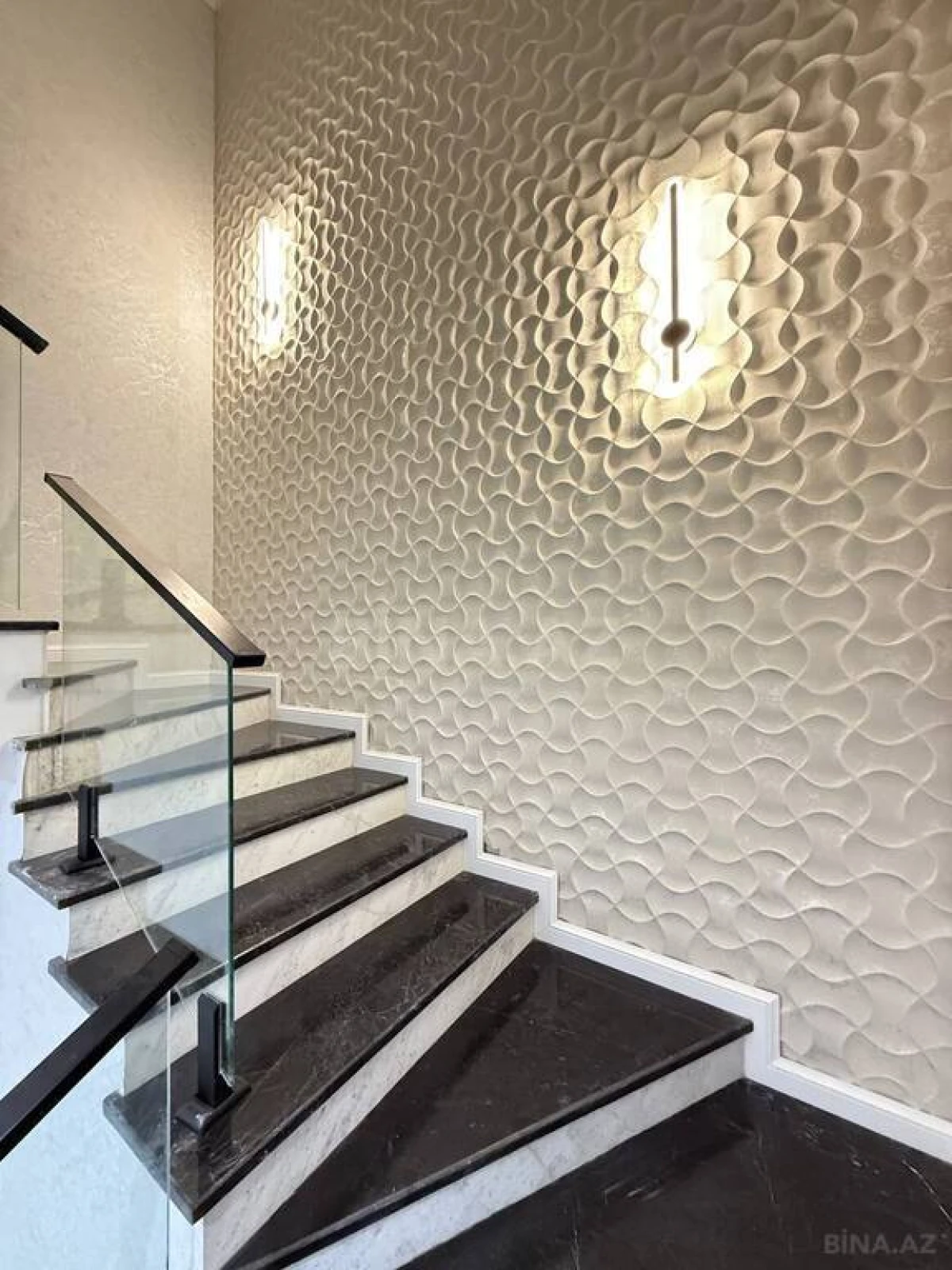 Satılır 5 otaqlı həyət evi 285 m²