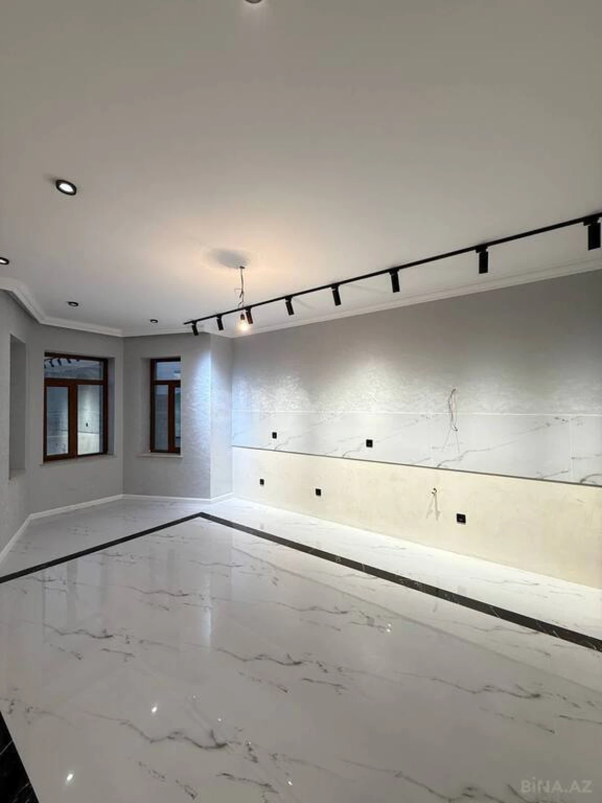 Satılır 5 otaqlı həyət evi 285 m²