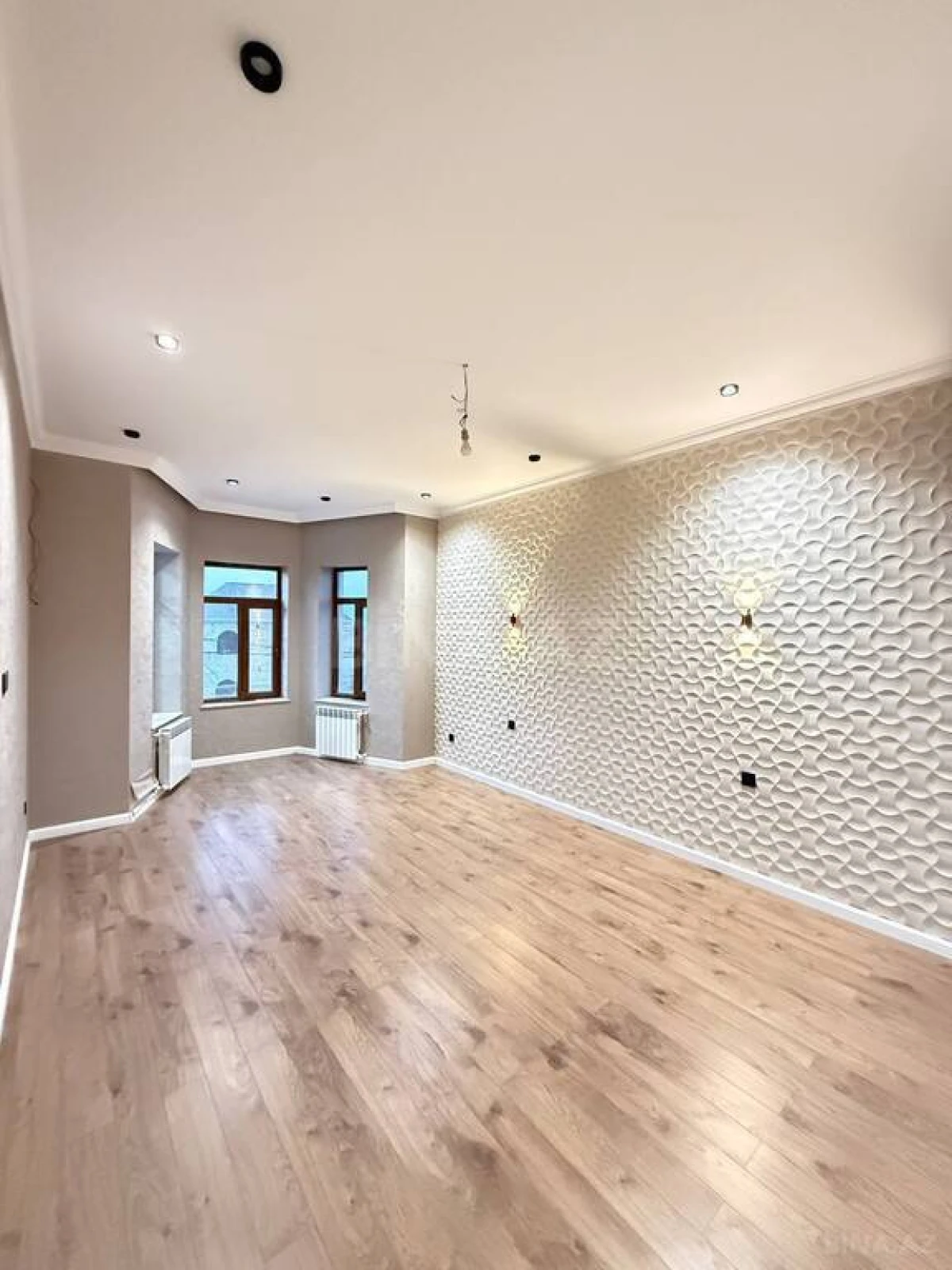 Satılır 5 otaqlı həyət evi 285 m²