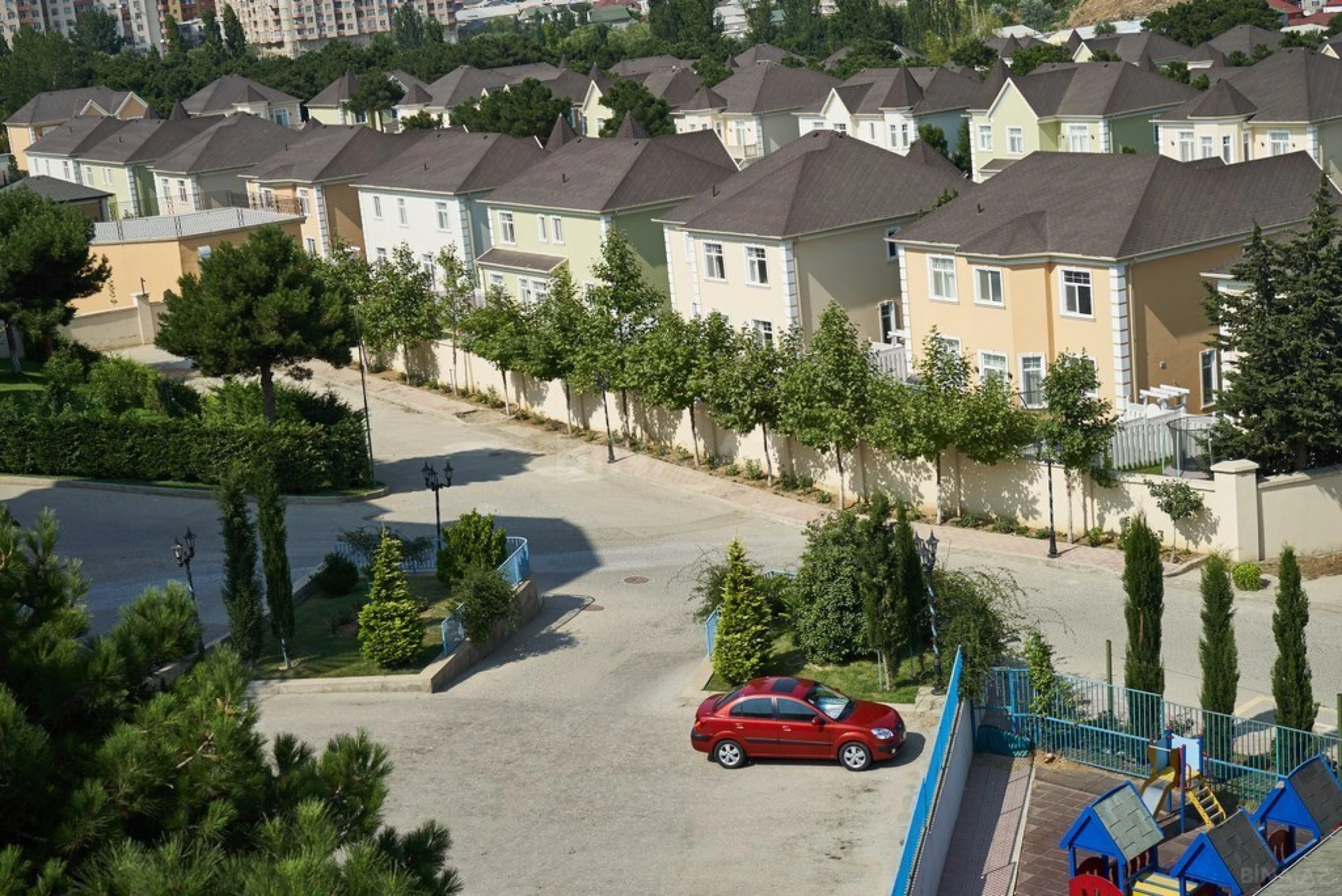 Satılır 3 otaqlı həyət evi 140 m²